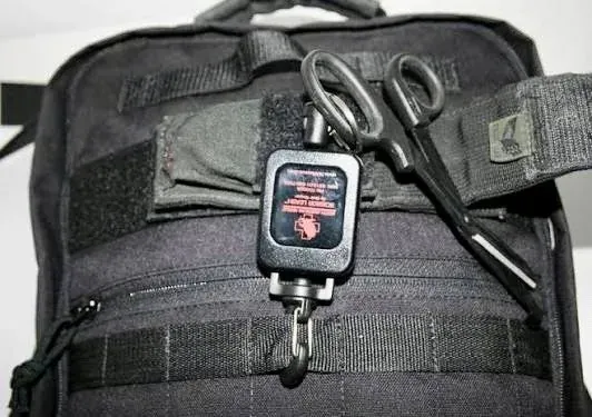 Ретрактор Scissor Leash от North American Rescue в магазине "Semper Fi"