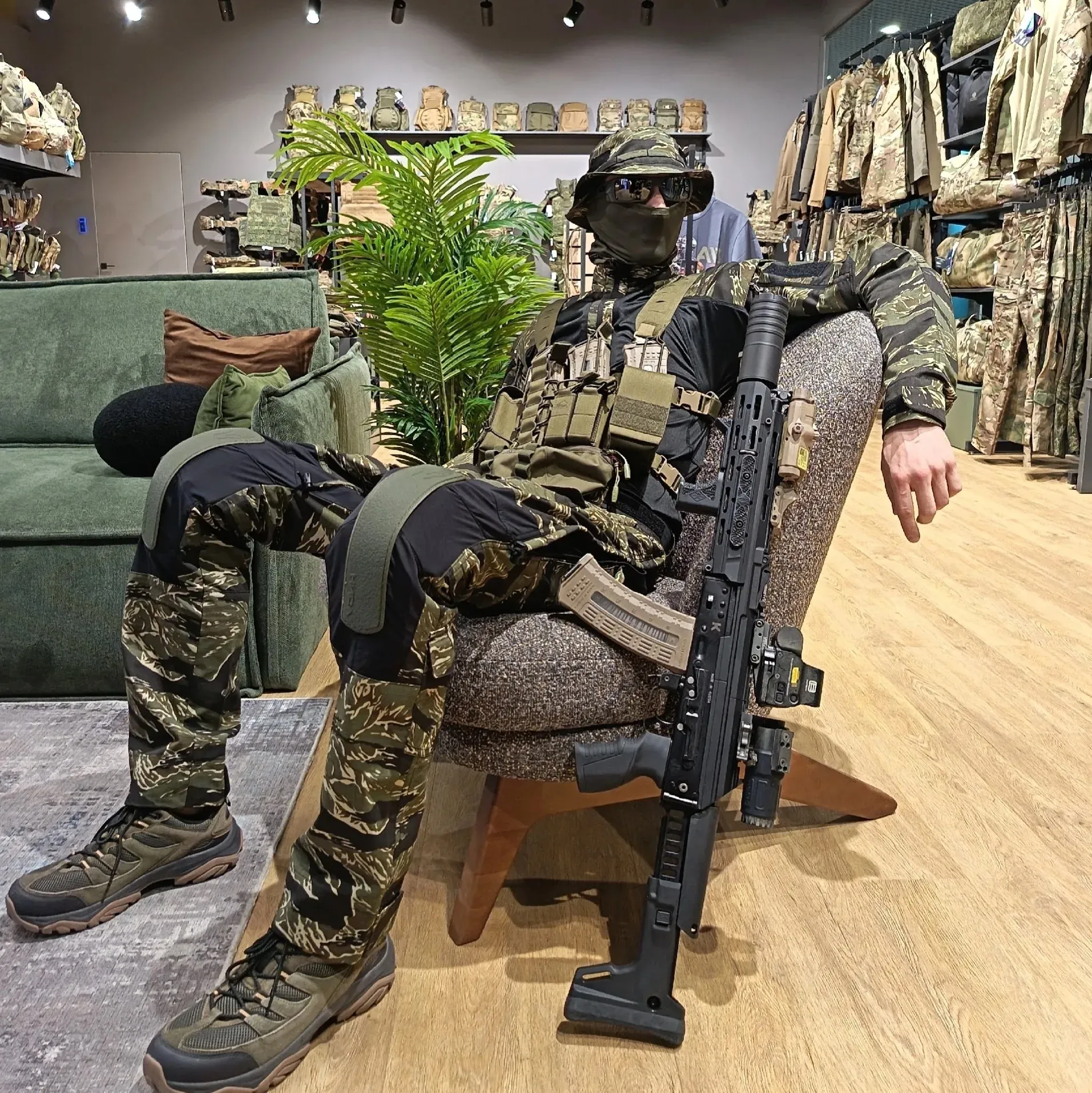Боевые брюки и рубаха VOИН в расцветке Tiger stripe