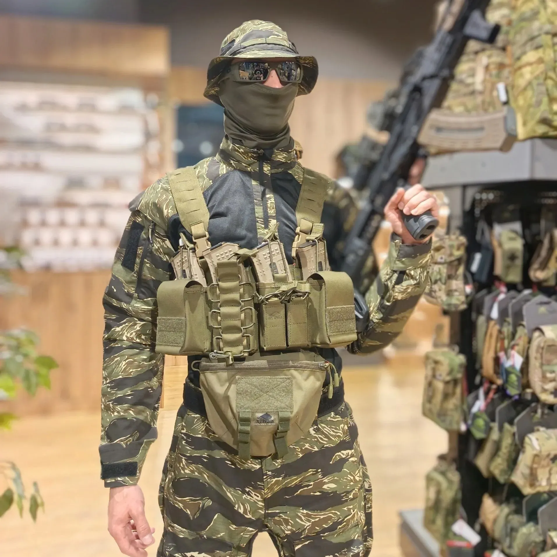 Боевые брюки и рубаха VOИН в расцветке Tiger stripe