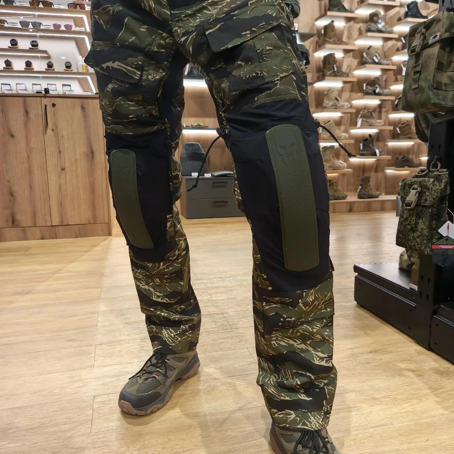 Боевые брюки и рубаха VOИН в расцветке Tiger stripe