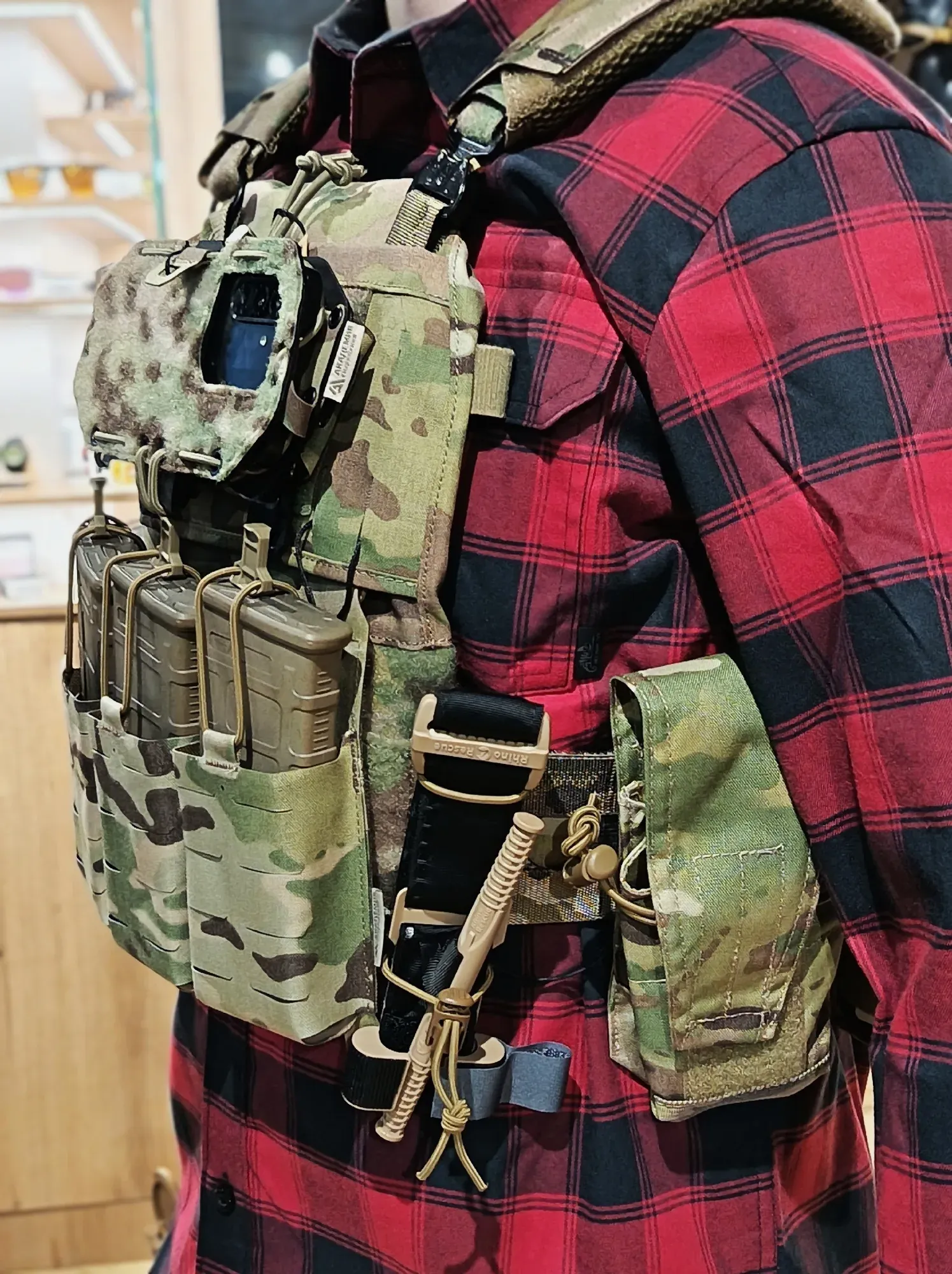 Жилет FCPC 5 третьего поколения и подсумки Pew Tactical