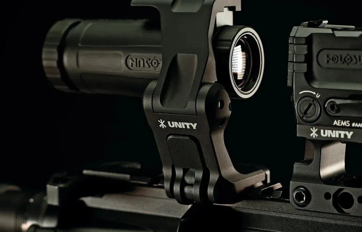 Кронштейн UNITY Tactical FAST FTC OMNI — магнифер строго по центру