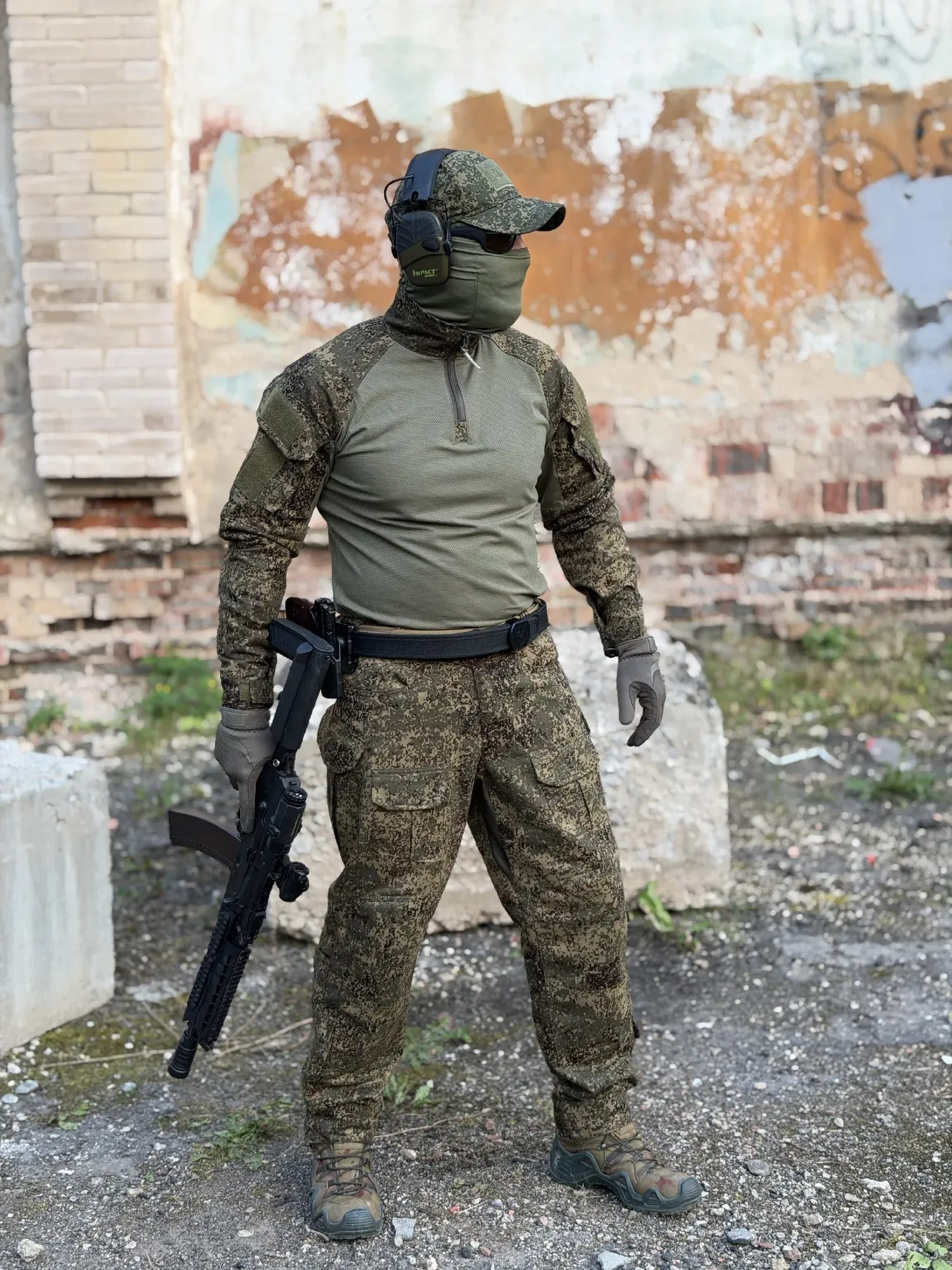 Тактические брюки М1 и боевая рубашка от LIVEMILITANT в расцветке ЕМР