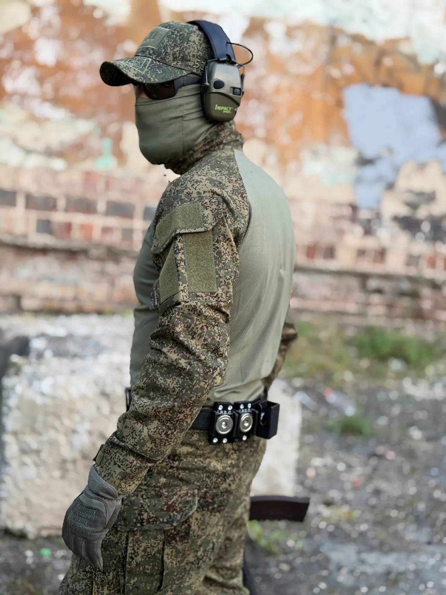 Тактические брюки М1 и боевая рубашка от LIVEMILITANT в расцветке ЕМР