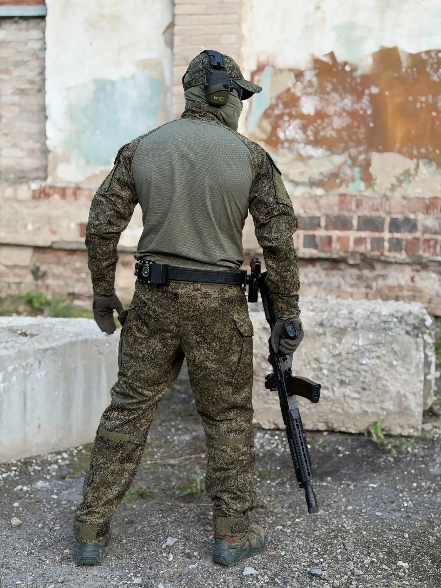 Тактические брюки М1 и боевая рубашка от LIVEMILITANT в расцветке ЕМР