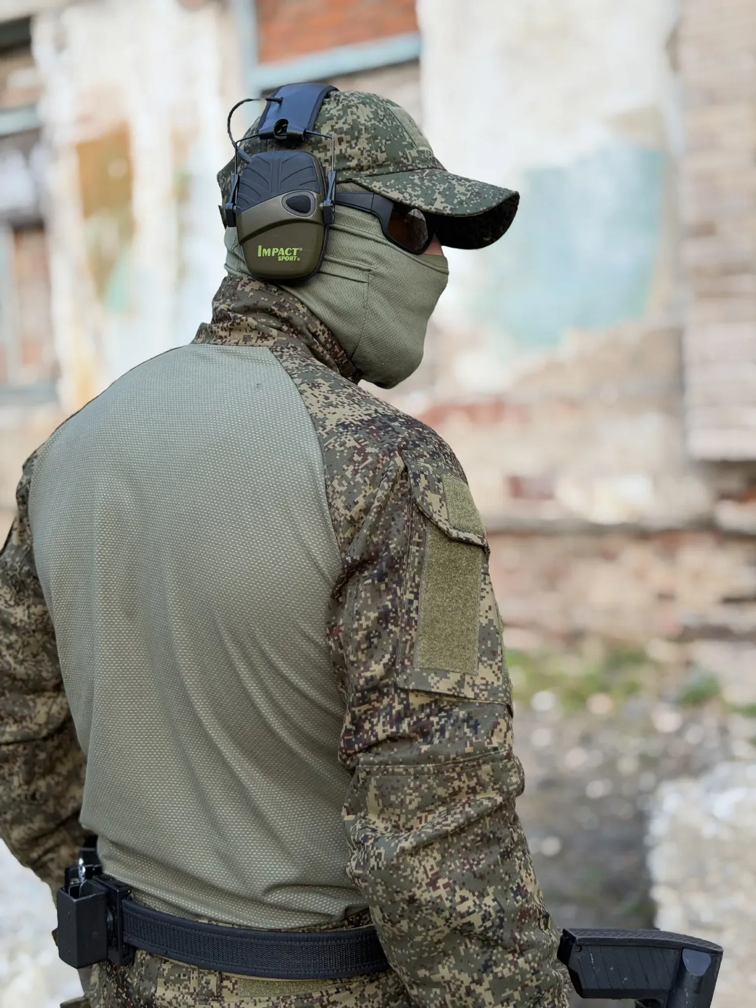 Тактические брюки М1 и боевая рубашка от LIVEMILITANT в расцветке ЕМР