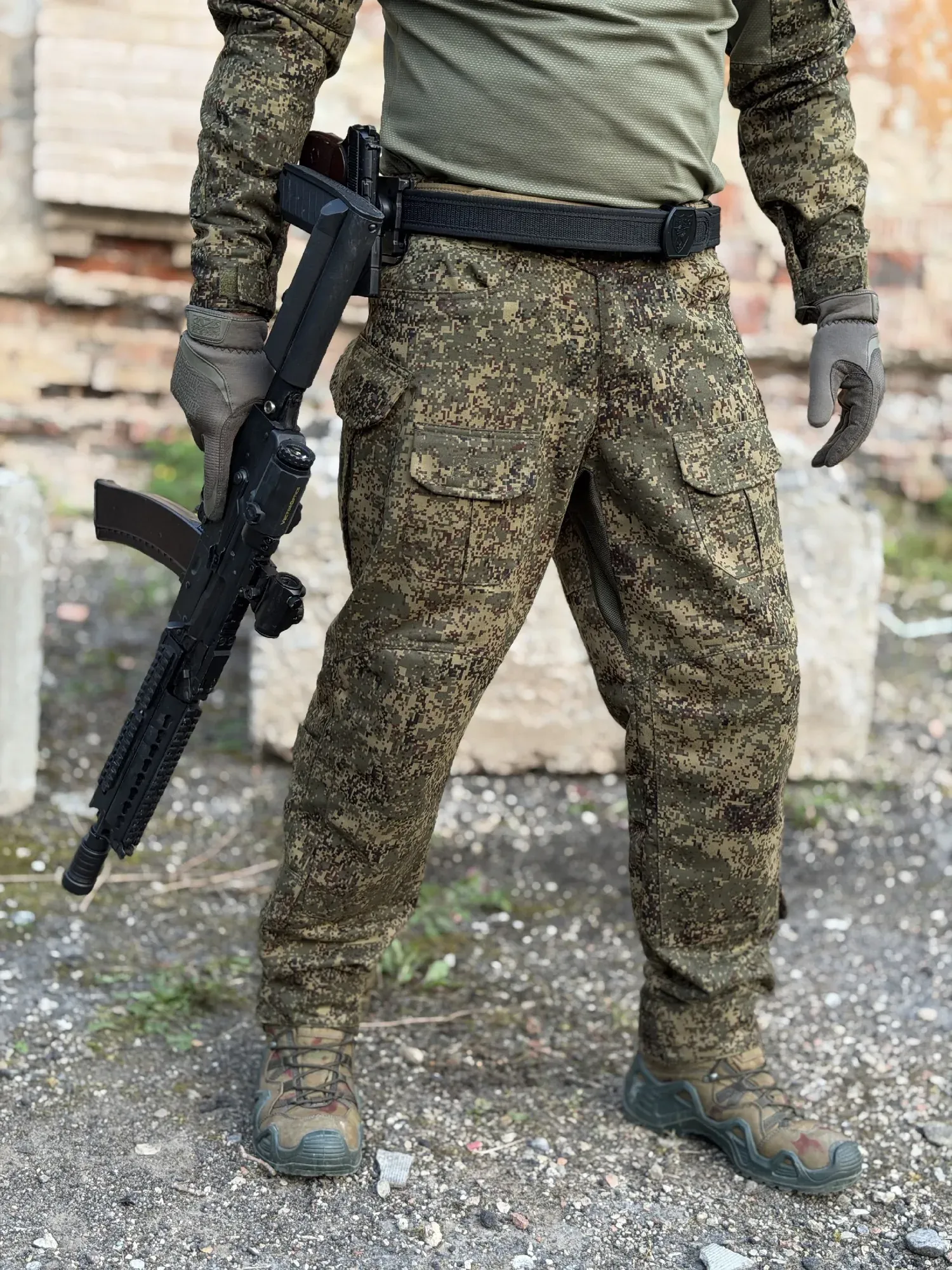 Тактические брюки М1 и боевая рубашка от LIVEMILITANT в расцветке ЕМР